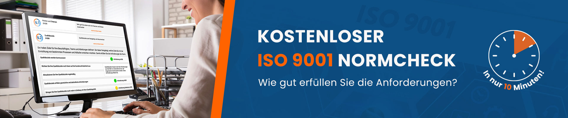 Dieses Bild zeigt eine Frau, die einen ISO 9001 Normcheck durchführt